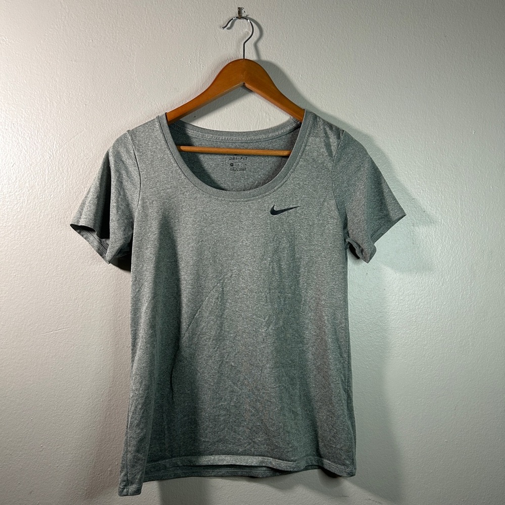Vintage Nike Dri-Fit Women's Classic Athletic Gray Short Sleeve T-Shirt Medium